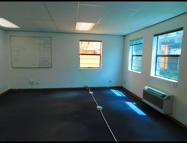 240M² OFFICE FOR SALE IN WELTEVREDEN PARK